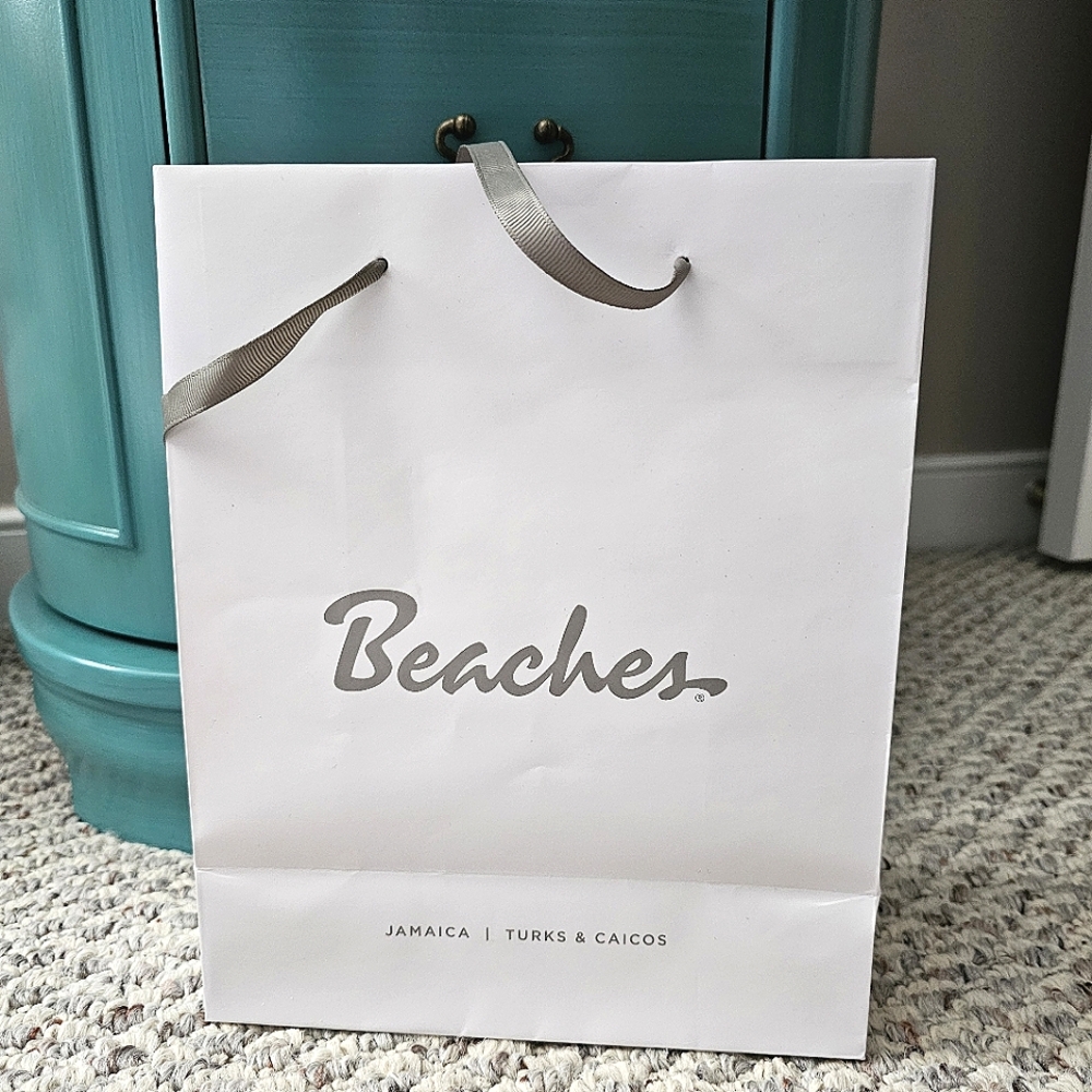 Sandals / Beaches Resort White Paper Shopping Gift Bag - 8" x 4" x 10" - Picture 6 of 15